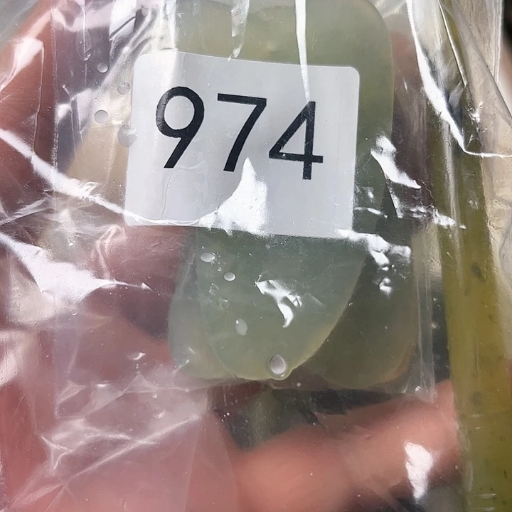 蛇纹石玉合金挂件