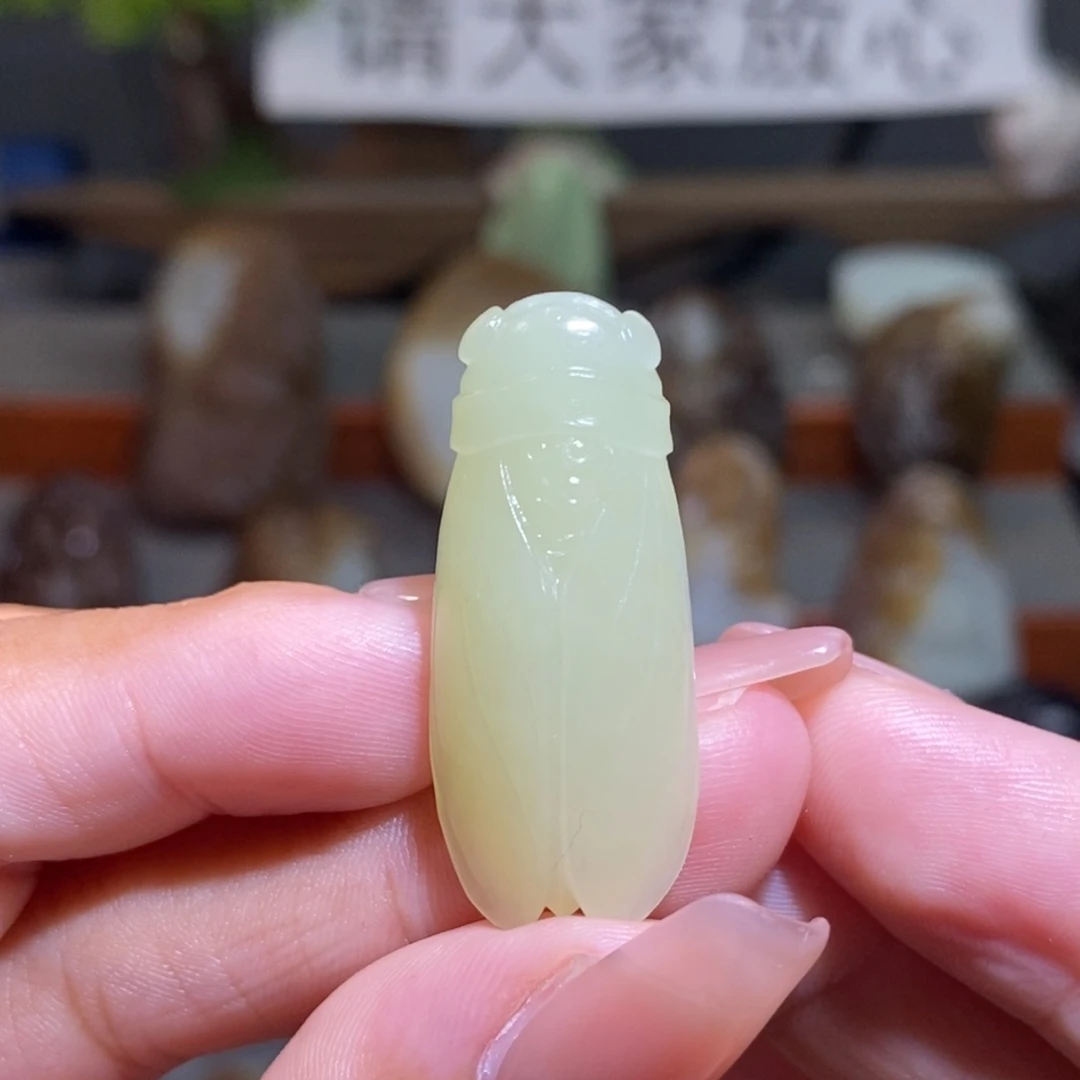 颈饰未镶嵌和田玉（黄玉）蝉