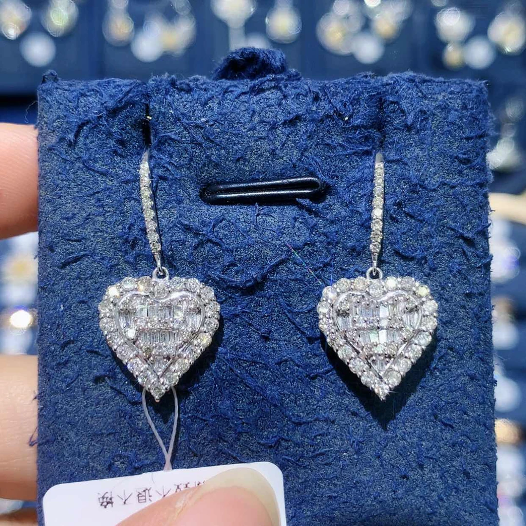 【闪购商品】钻石耳饰18K金镶嵌爱心耳坠