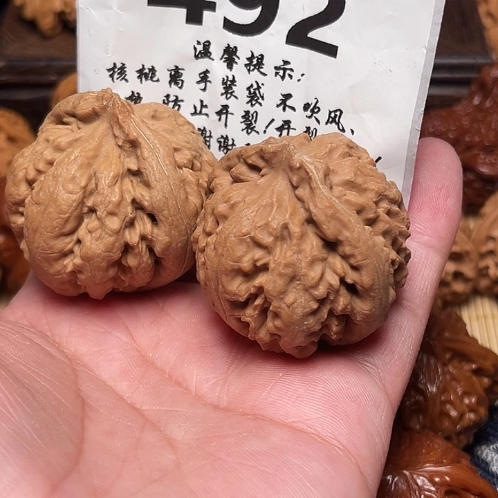 桃核把件霸王龙。边40。492