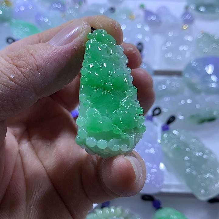 翡翠未镶嵌颈饰天然翡翠A货吊坠