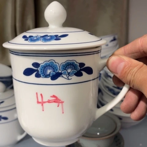 景德镇陶瓷双蕾花办公杯