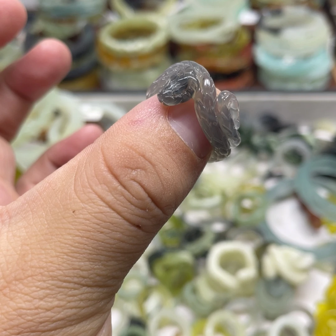 秋***）蛇纹石玉未镶嵌戒指