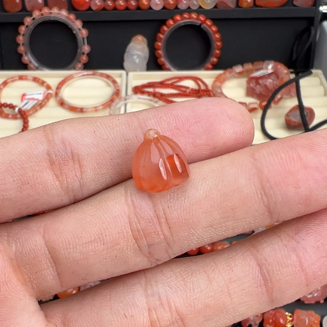 南红玛瑙未镶嵌颈饰莲蓬