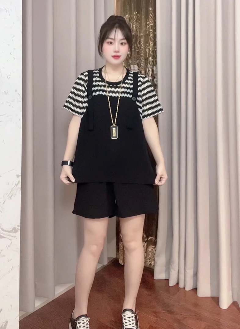 大码夏季时尚条纹拼接短袖上衣搭配短裤显瘦遮肉减龄女装