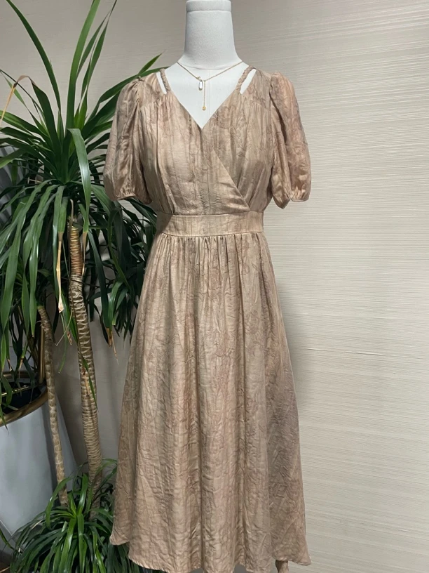 夏季新款法式V领收腰显瘦气质洋气泡泡袖中长款连衣裙