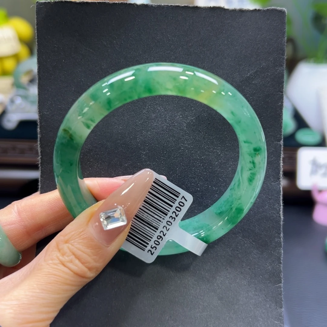 石英质玉（非洲翠）未镶嵌手镯57-58