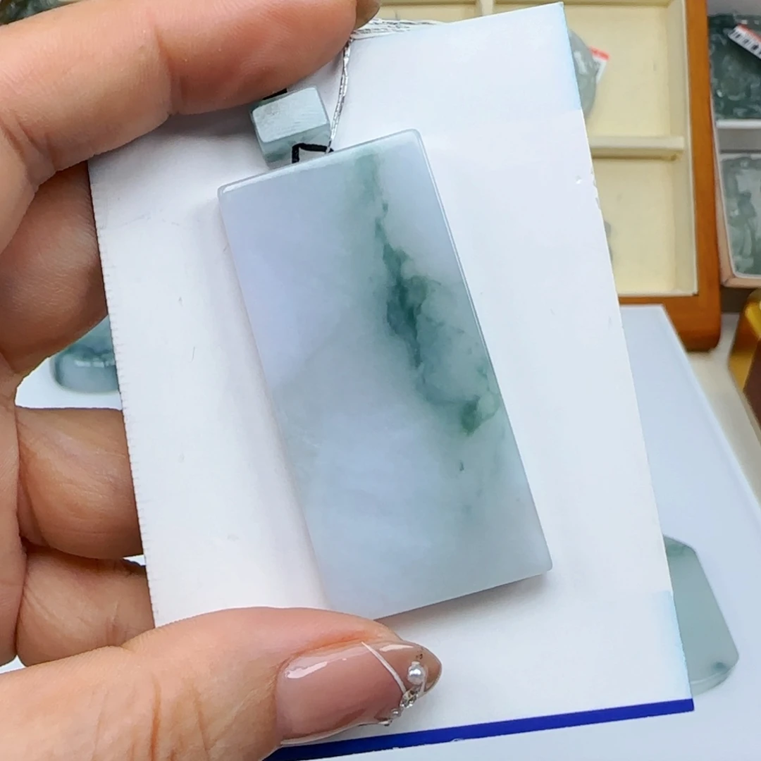 翡翠未镶嵌颈饰