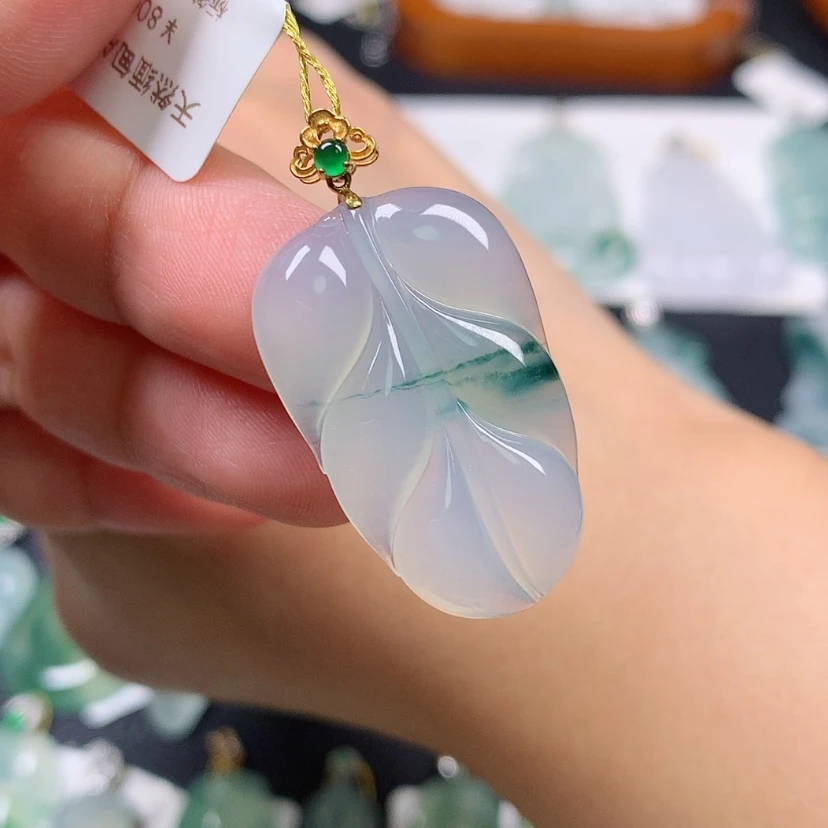 【闪购商品】翡翠18K金镶嵌颈饰叶子