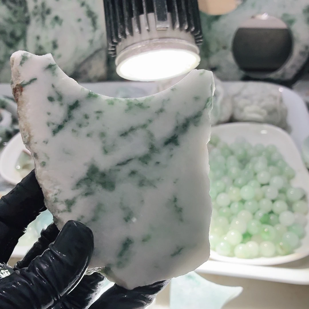 翡翠未镶嵌颈饰边角料