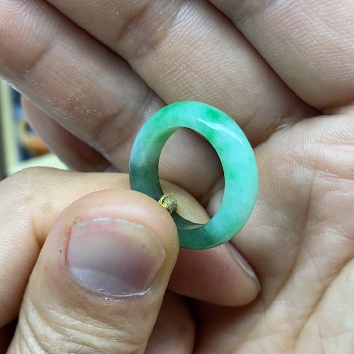 翡翠颈饰未镶嵌黄***胖