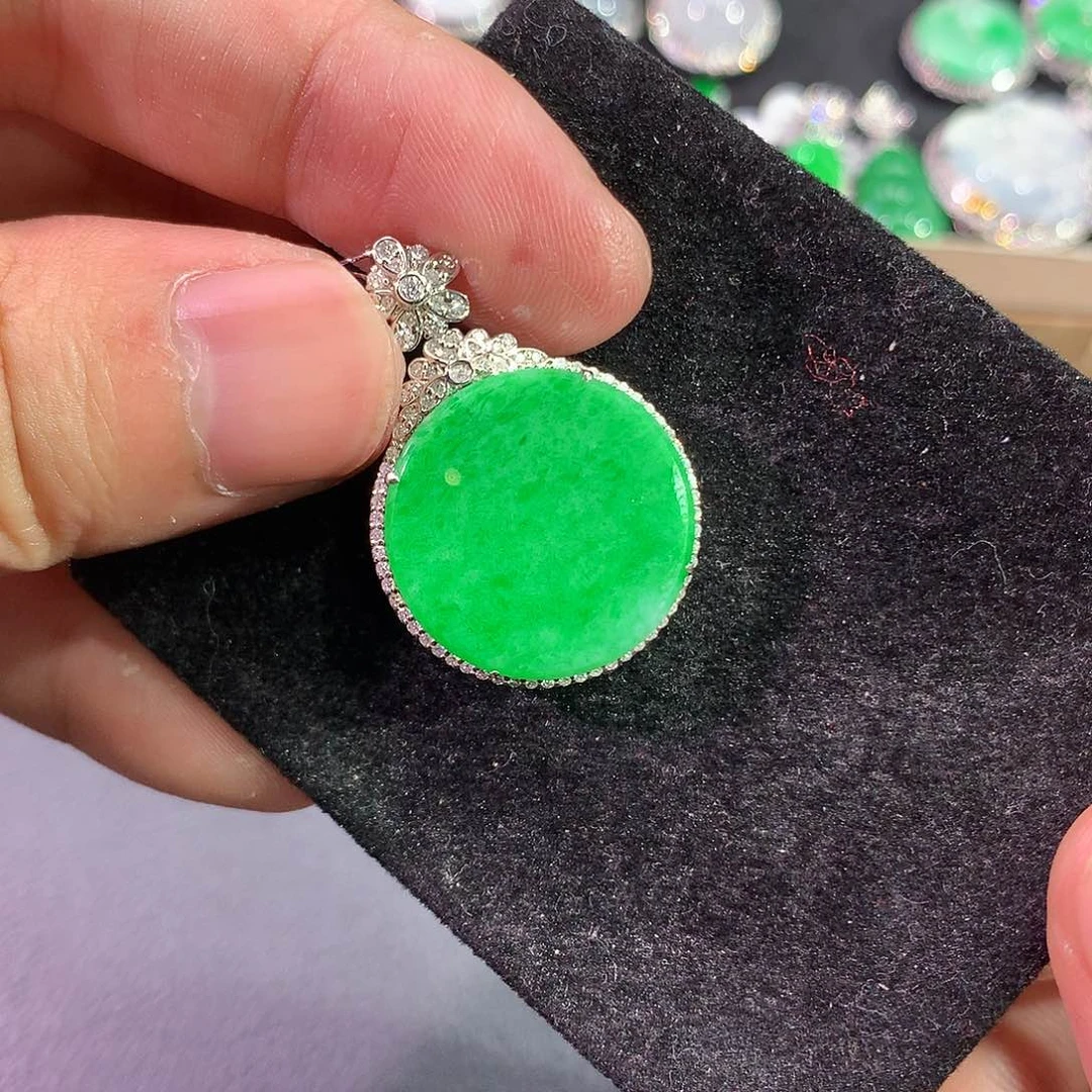 翡翠吊坠(赠链)18K金镶嵌