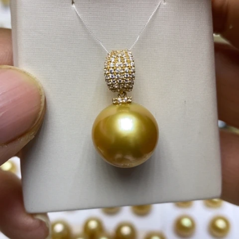 18K金镶嵌海水珍珠颈饰