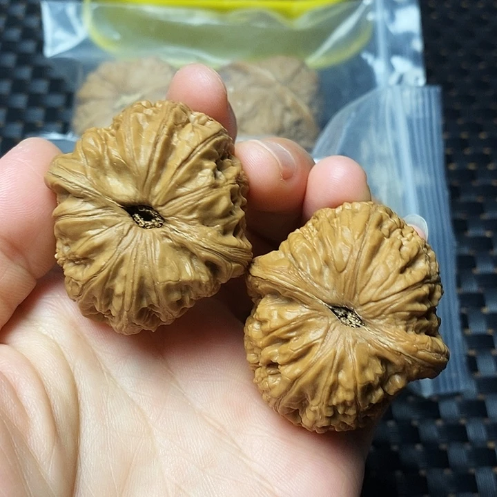 文玩核桃吊坠元宝