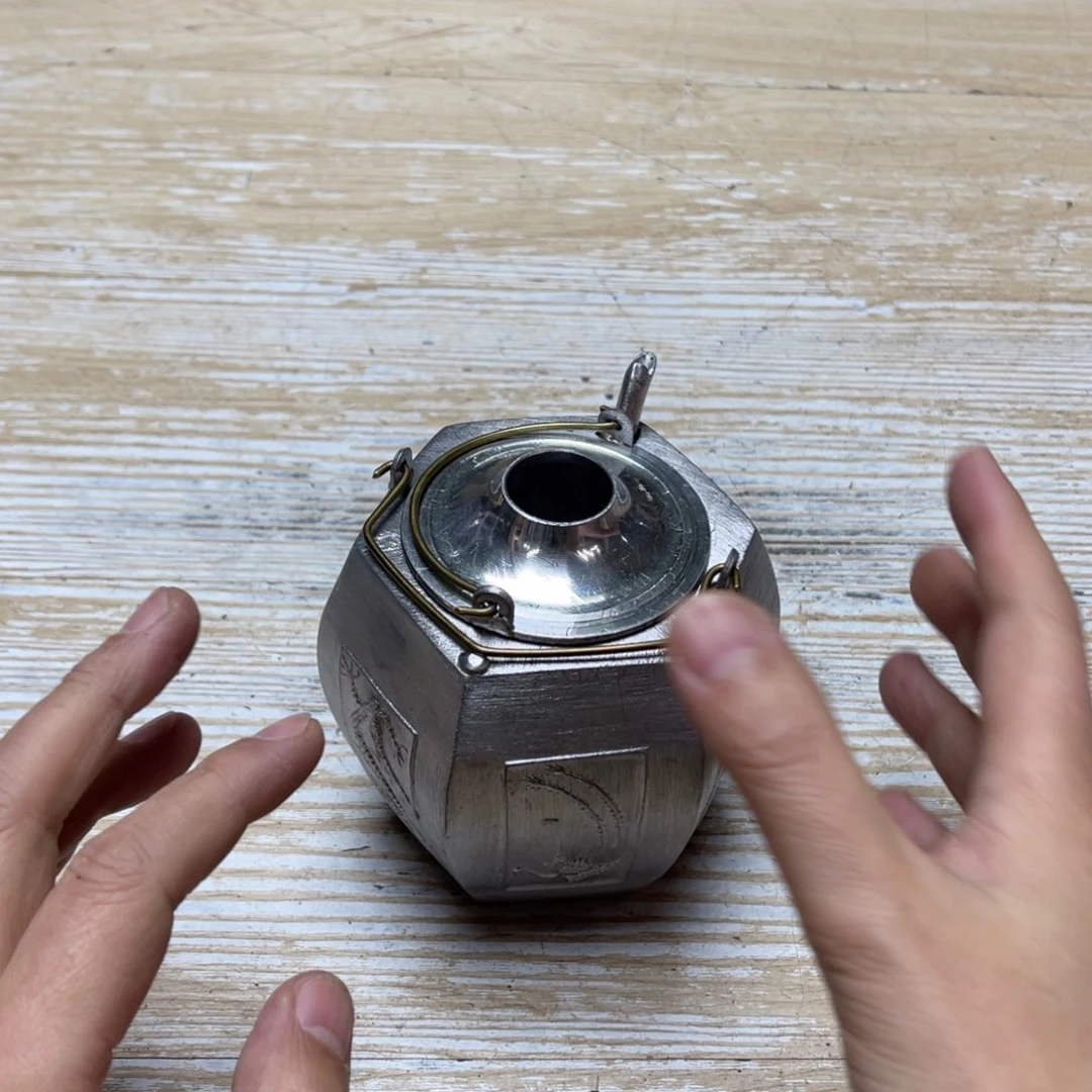 瓷片D密密麻麻地排列着一个