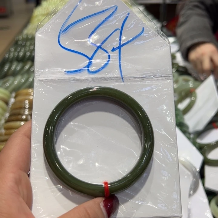 和田玉（糖玉）手镯未镶嵌不**隅