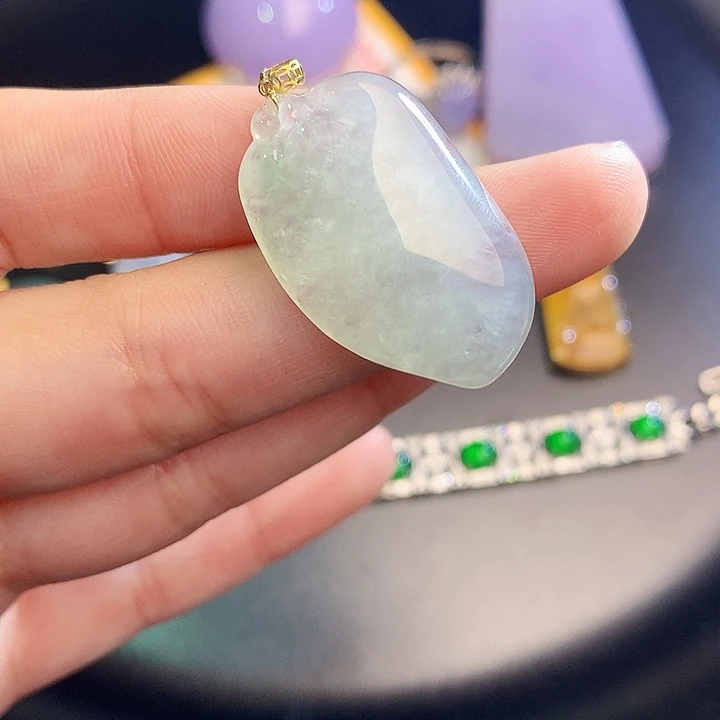 翡翠挂件18K金镶嵌z z z