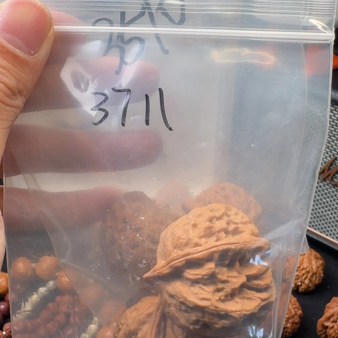 杰***杰文玩核桃吊坠3711梨木台+3510宫灯