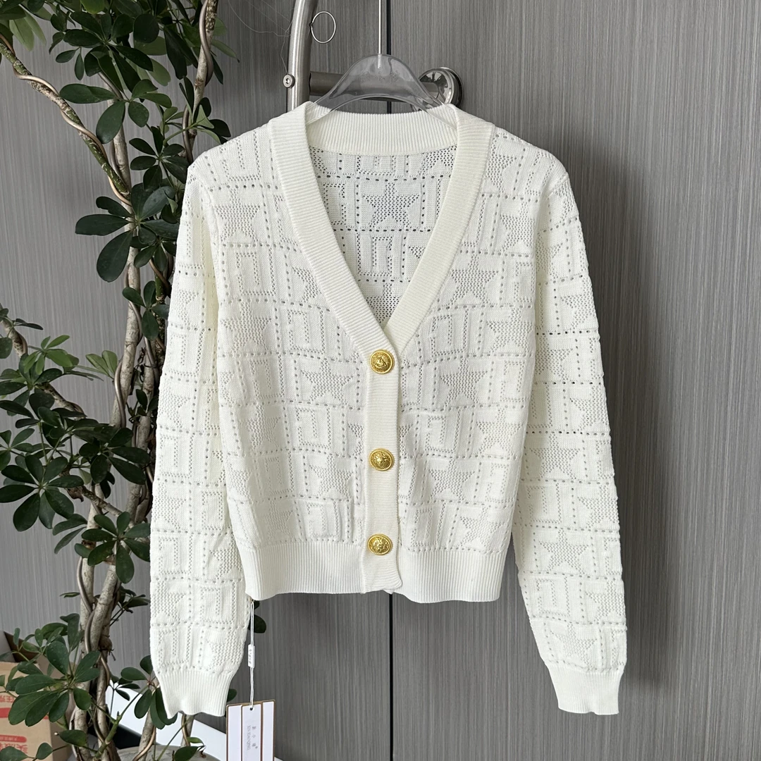《妞妞》秋冬新款高奢小香风纯色金扣针织开衫0724521-白色