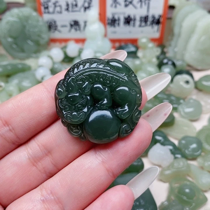 和田玉未镶嵌颈饰朱*哥