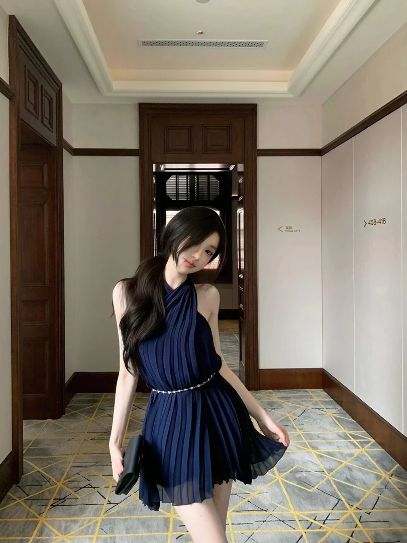 古早韩味 纯欲风辣妹性感气质挂脖连衣裙钓系约会裙蓝色百褶短裙