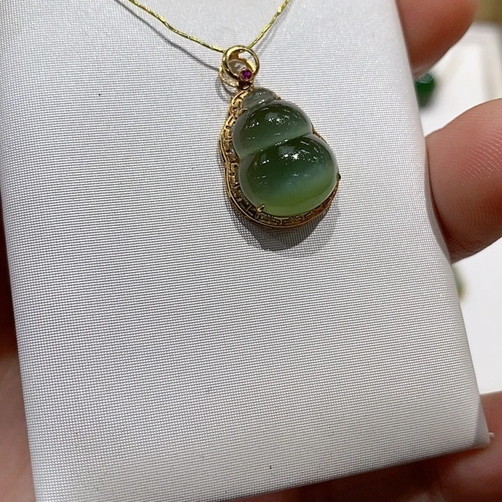 和田玉18K金镶嵌颈饰