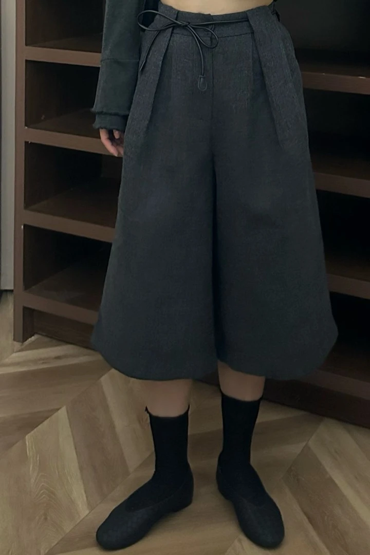 2025秋季新款欧货高品质高克重西装料七分洋气高级感阔腿西裤