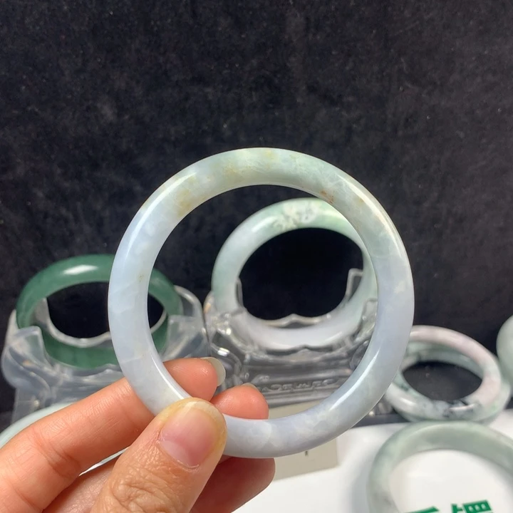 翡翠未镶嵌手镯号28号。 56圈