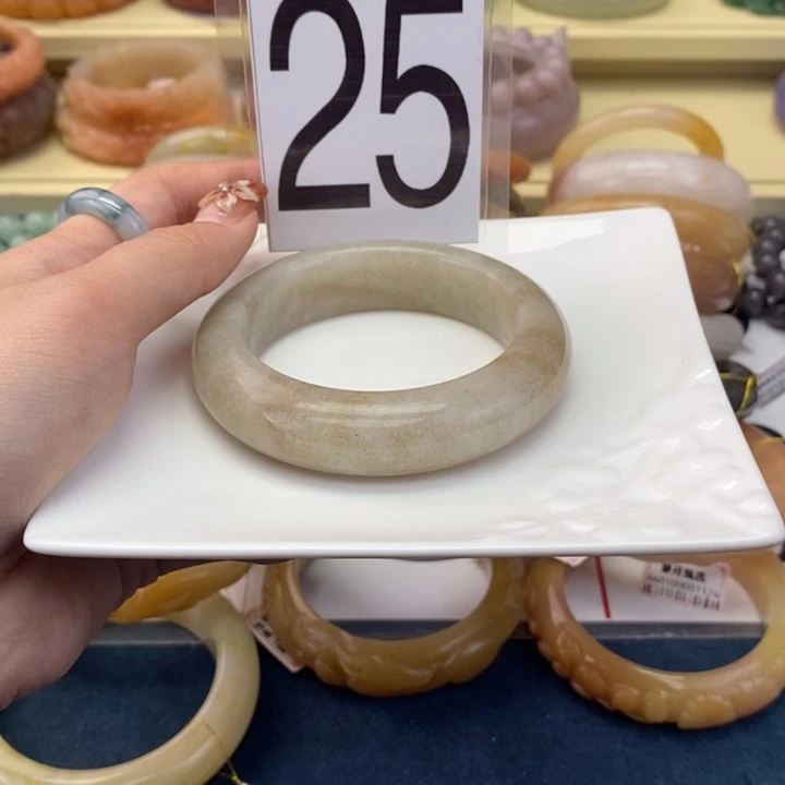 石英岩玉未镶嵌手镯