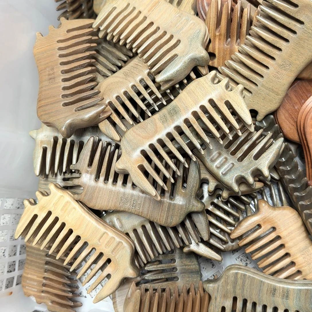 绿檀木猪猪梳子瑕疵