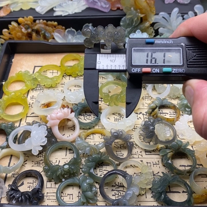 蛇纹石玉合金颈饰