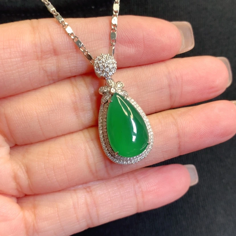 【闪购商品】颈饰18K金镶嵌翡翠水滴戒面