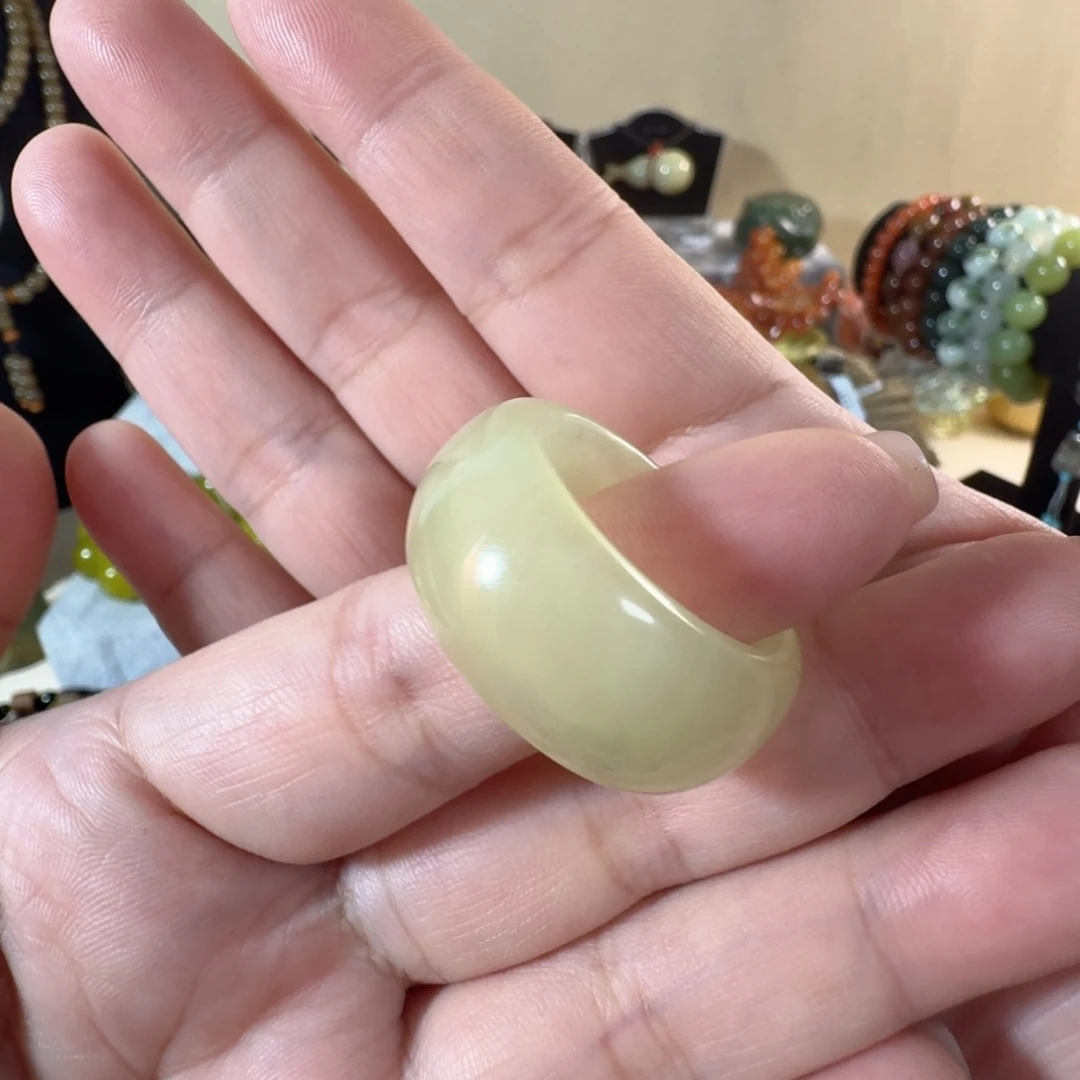 蛇纹石玉未镶嵌戒指