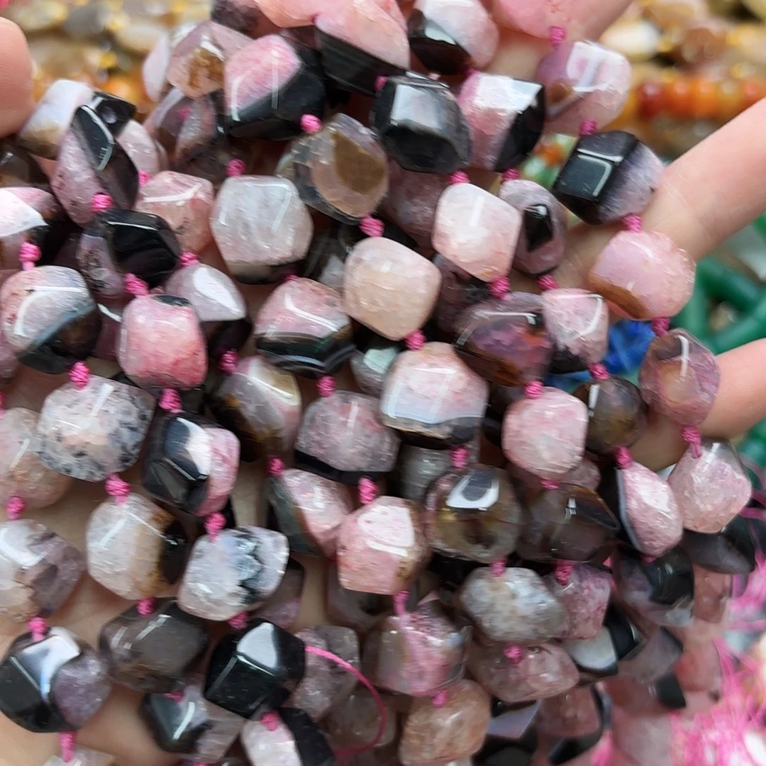 玛瑙/玉髓未镶嵌珠宝半成品粉共生玛瑙尖尖一条