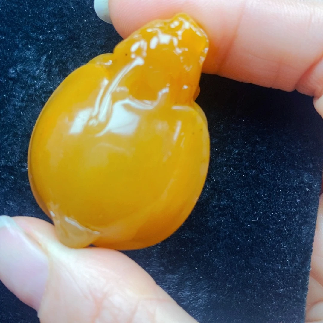 未镶嵌石英质玉（黄龙玉）颈饰