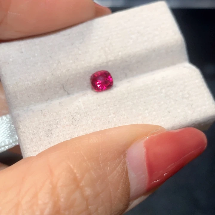 尖晶石裸石未镶嵌64分绝地