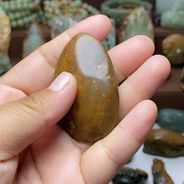 长***哥颈饰未镶嵌岫岩河磨玉（透闪石质玉）