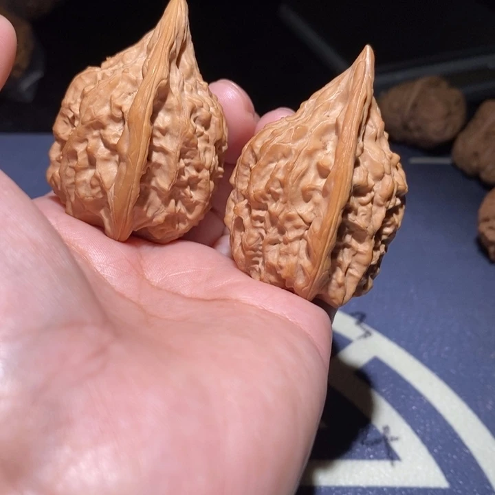文玩核桃吊坠37×52红樱枪