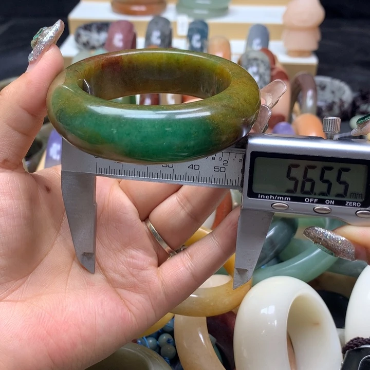 未镶嵌手镯石英质玉