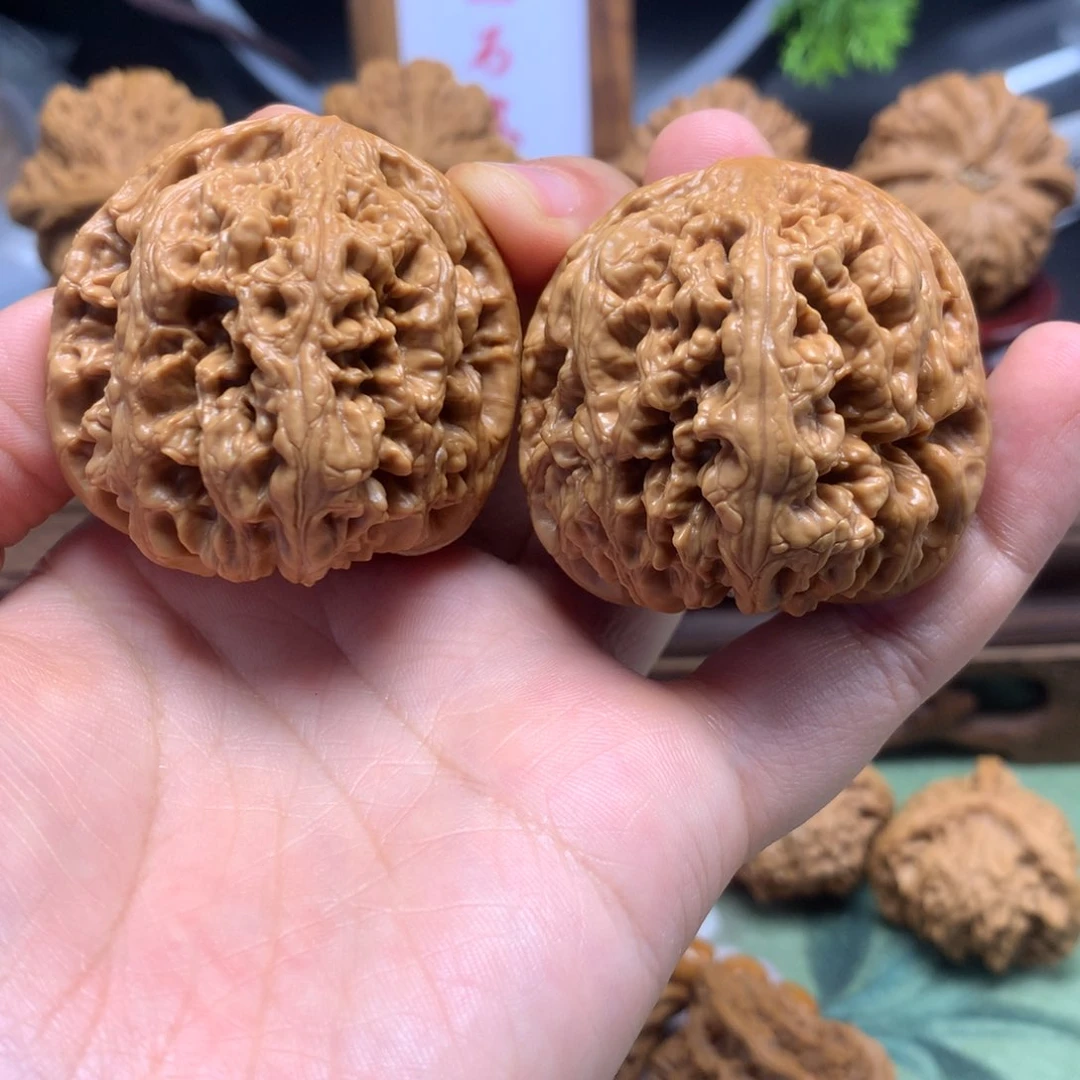 文玩核桃吊坠44粗筋