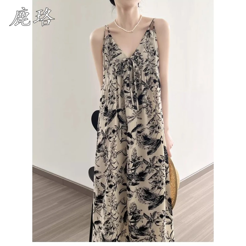 大码女装v领碎花吊带连衣裙女夏季海边度假水墨画印花慵懒风长裙