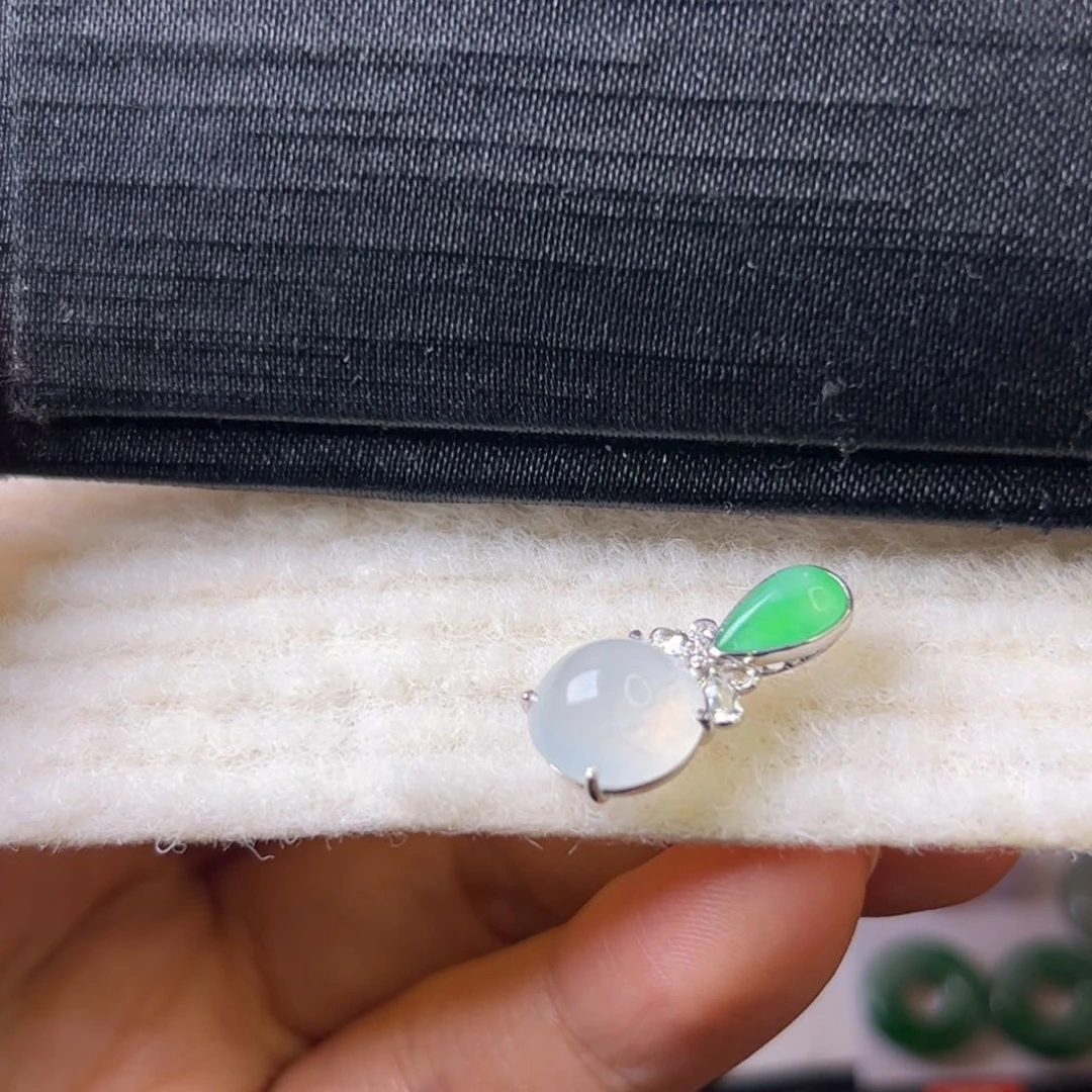 翡翠颈饰18K金镶嵌项坠