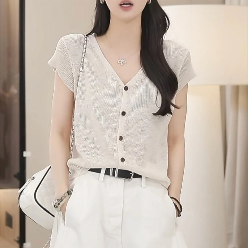 单排多扣设计感V领短袖针织衫女2025年夏季新款减龄气质百搭上衣