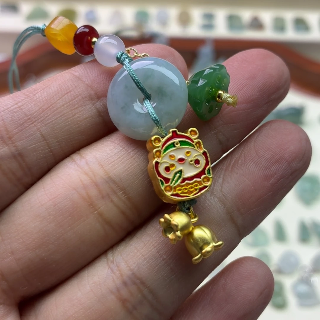翡翠未镶嵌颈饰铃铛
