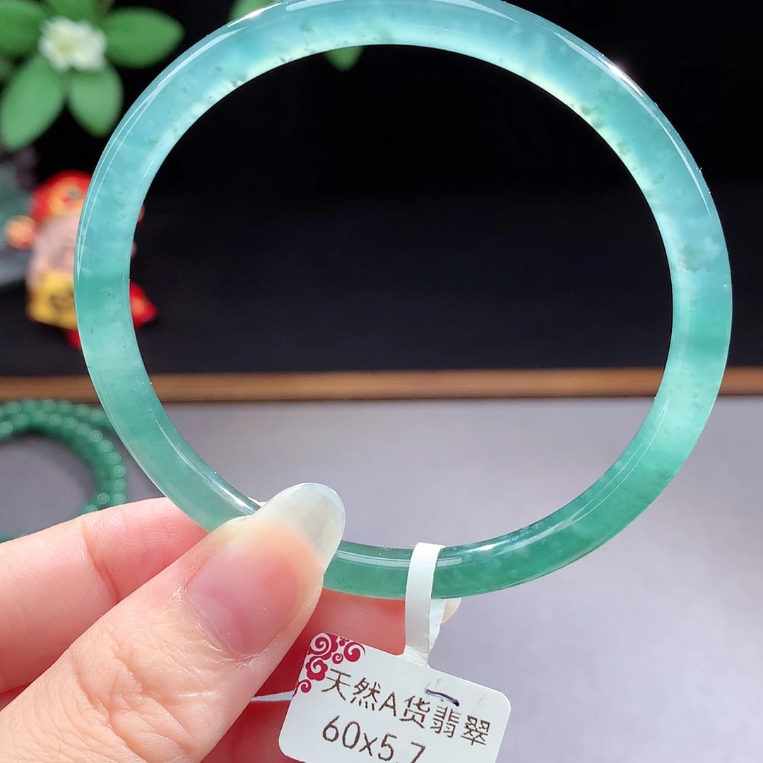 未镶嵌手镯（圆镯）翡翠