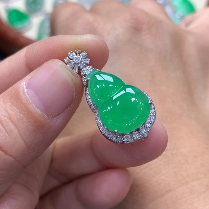 翡翠吊坠(不含链)18K金镶嵌