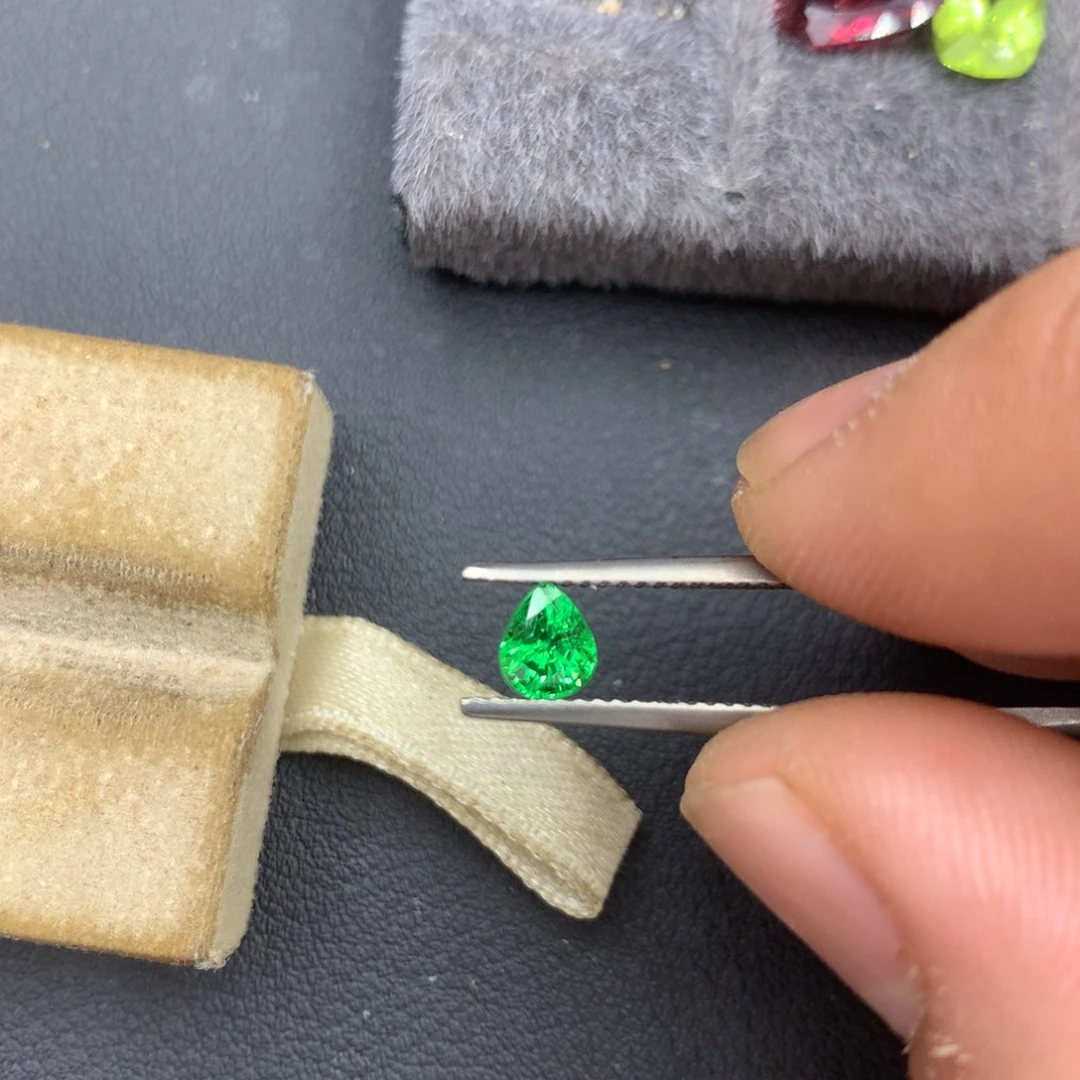 未镶嵌裸石石榴石（沙弗莱）0.63ct