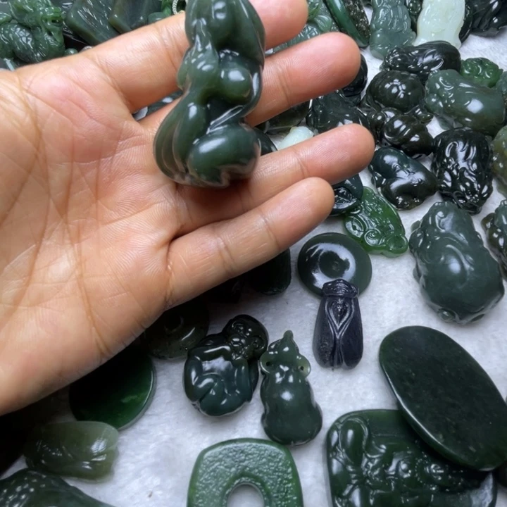 和田玉未镶嵌颈饰