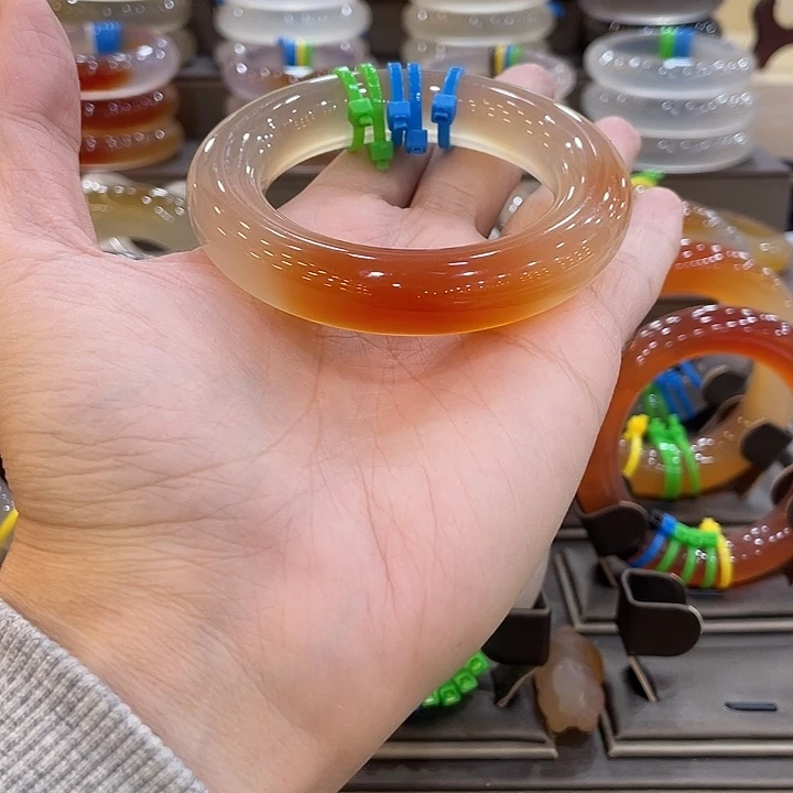 天***哥玛瑙/玉髓未镶嵌手镯