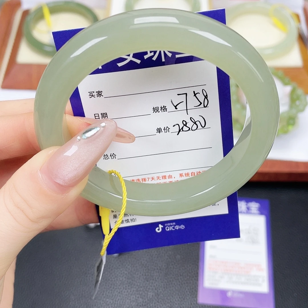 和田玉未镶嵌手镯